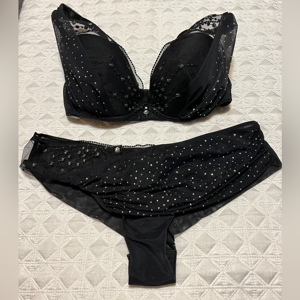 ~Chantelle Black Crystal Bra 32D and Tanga Sz S Set MSRP: $298+tax retail